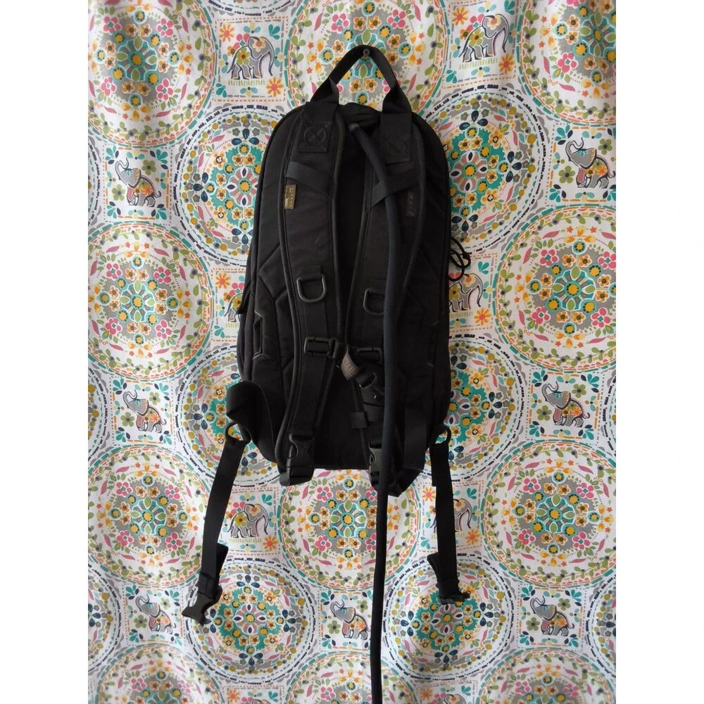 Camelbak M.U.L.E. Maximum Gear Hydration Pack Black Padded Straps Bladder Inc.